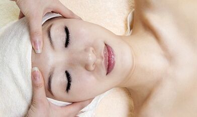 masaje para rejuvenecer la piel del rostro