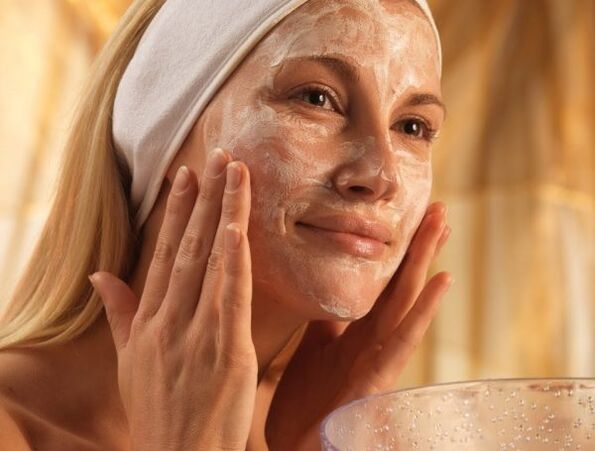 Mascarilla con aloe, miel y aceite vegetal para arrugas superficiales y profundas